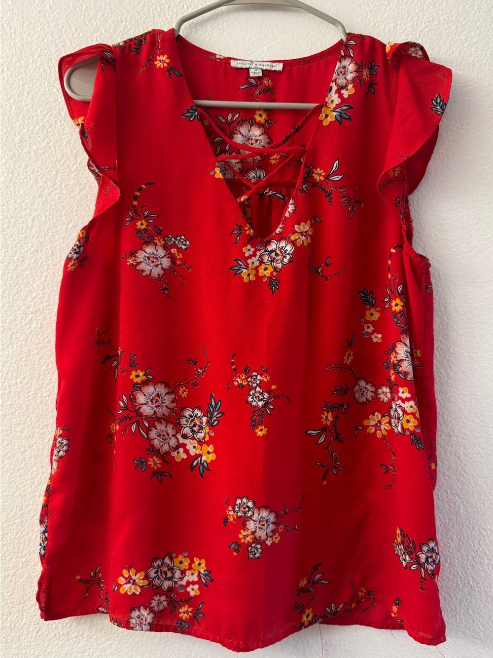 Sleeveless Floral Lace-Up V-Neck Top — Red